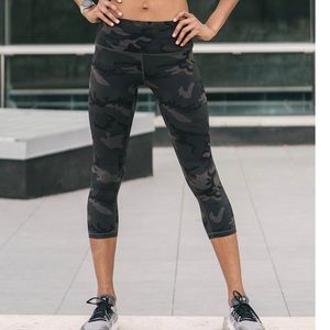 Zyia forest camo crop leggings 6/8 exc cond